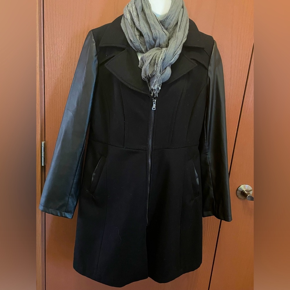 ⬇️ $25.00 ⬇️ Cleo Black Peacoat & scarf with Pleather Sleeves.